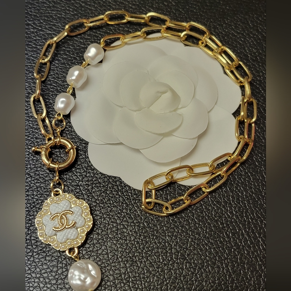 Custom Made Necklace, Pearl/Gold 18" Chain - Picture 2 of 3